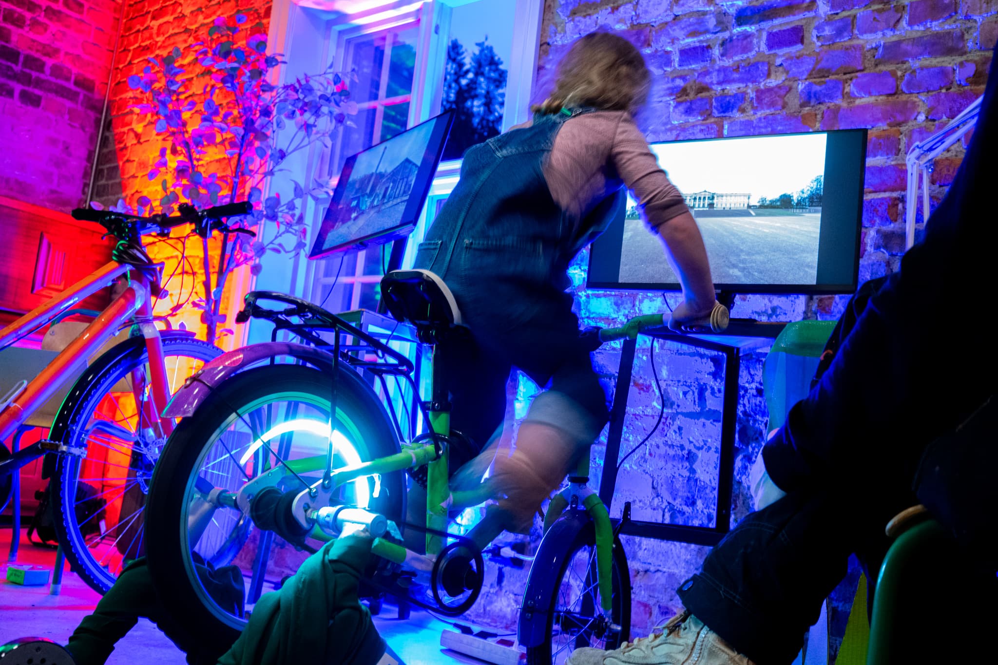 Sykkelflukt — ride a real bike to play